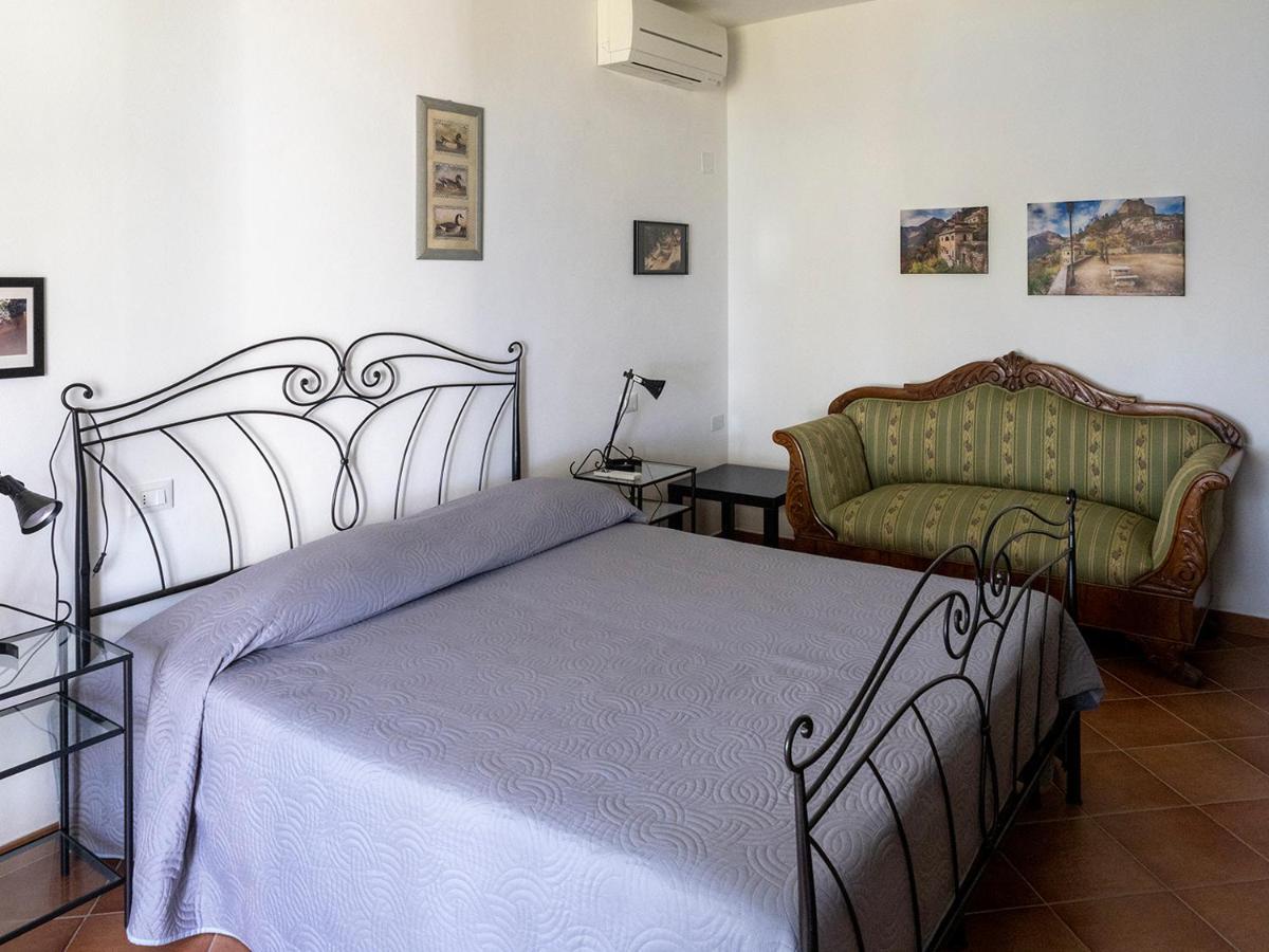 Bed and Breakfast Tra Gli Ulivi П'єтра-Лігуре Екстер'єр фото