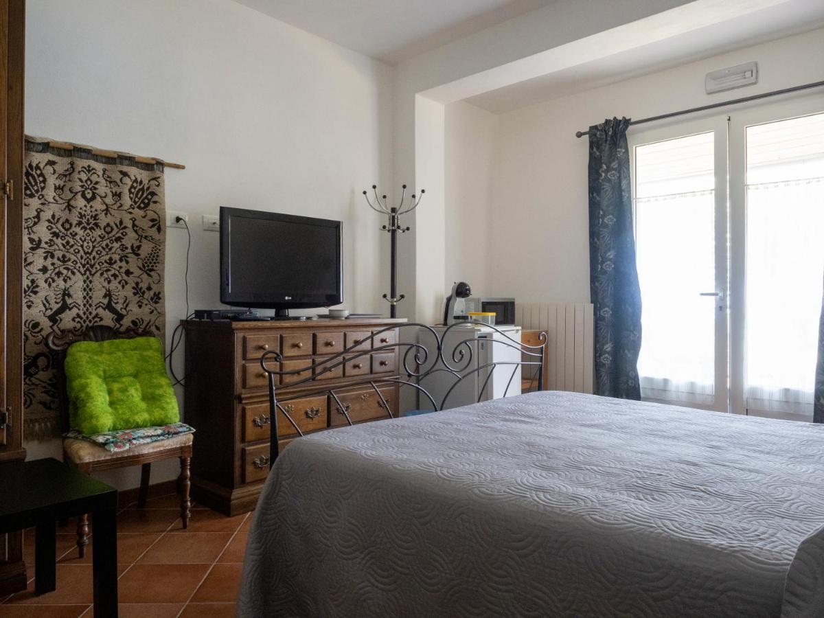Bed and Breakfast Tra Gli Ulivi П'єтра-Лігуре Екстер'єр фото