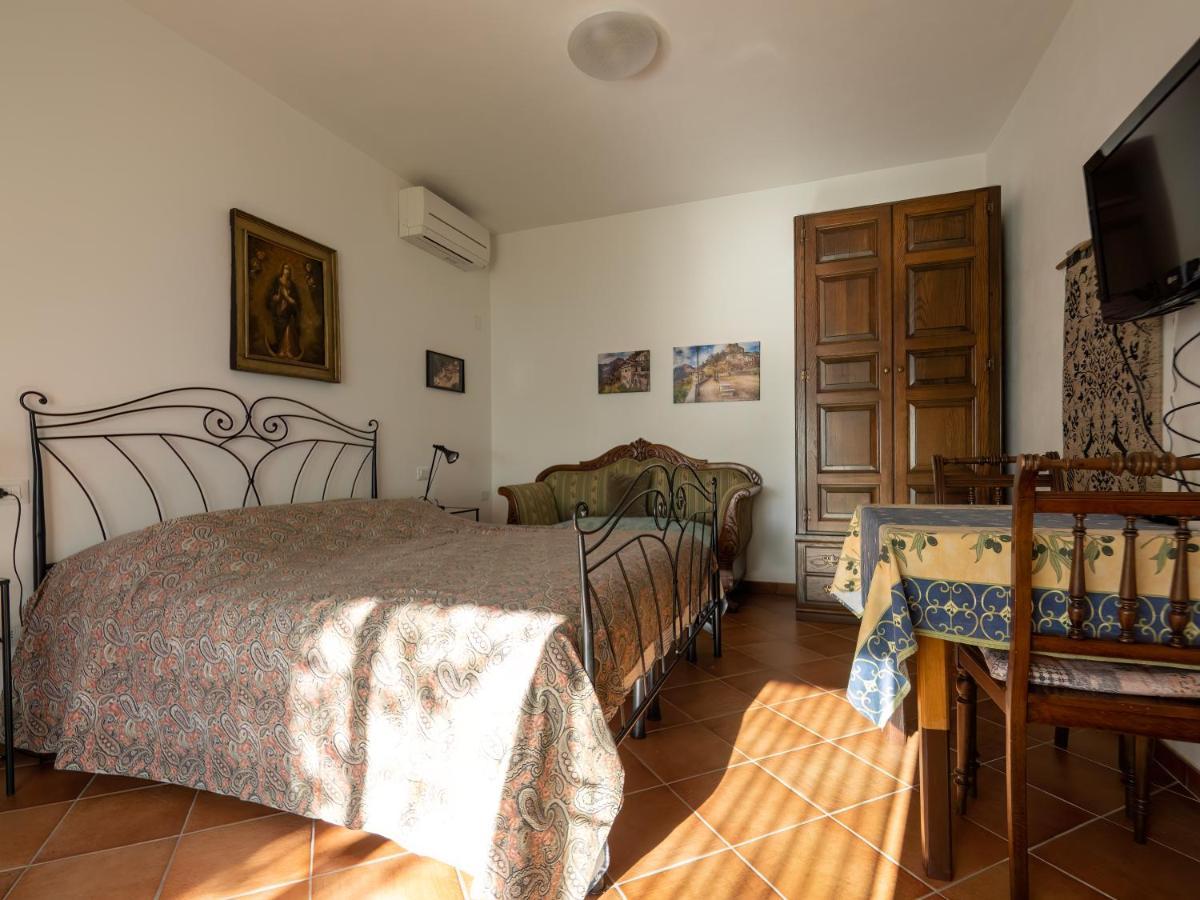 Bed and Breakfast Tra Gli Ulivi П'єтра-Лігуре Екстер'єр фото