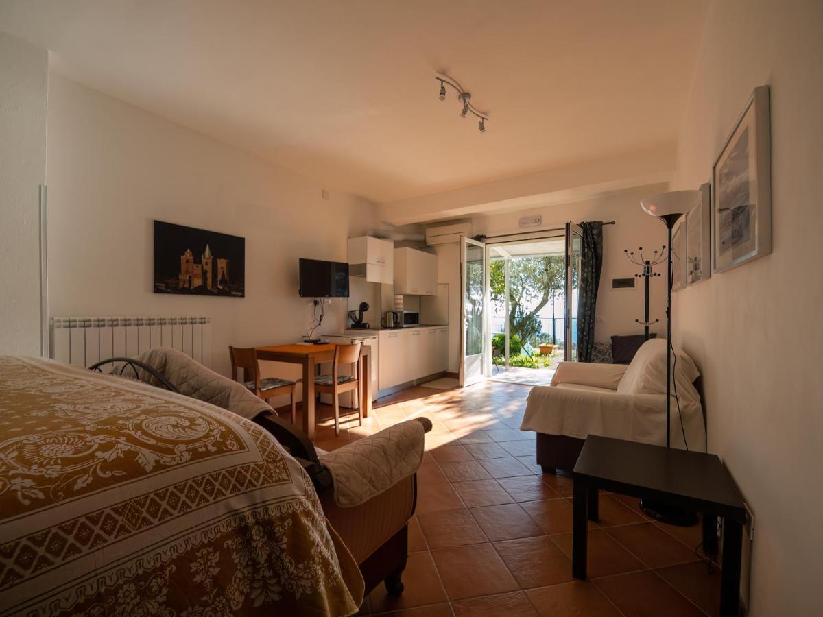 Bed and Breakfast Tra Gli Ulivi П'єтра-Лігуре Екстер'єр фото