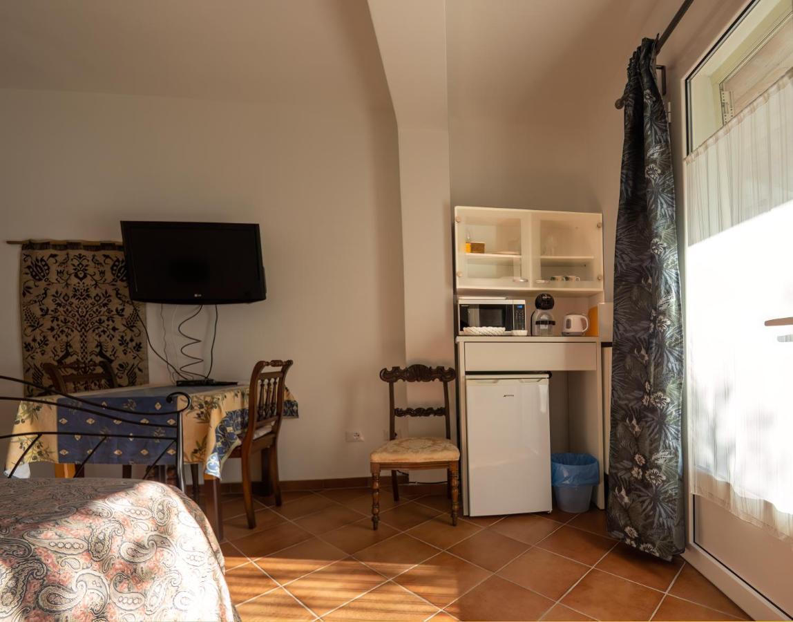 Bed and Breakfast Tra Gli Ulivi П'єтра-Лігуре Екстер'єр фото