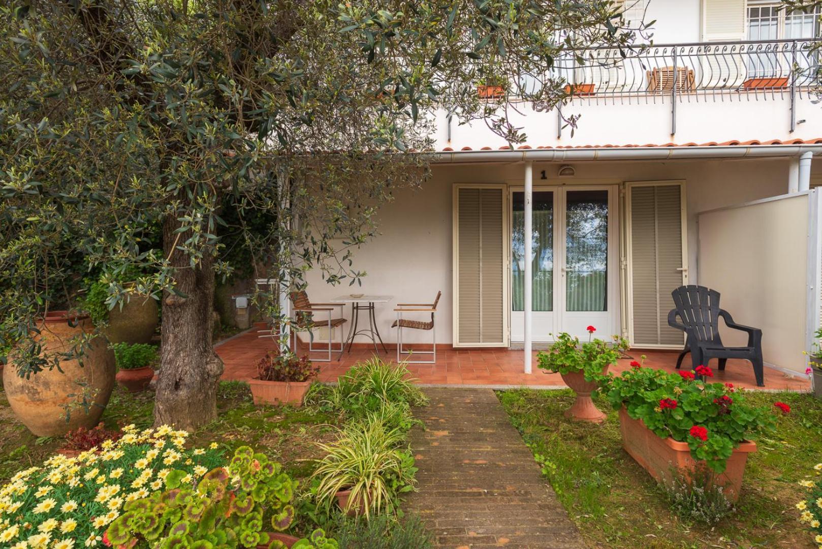 Bed and Breakfast Tra Gli Ulivi П'єтра-Лігуре Екстер'єр фото